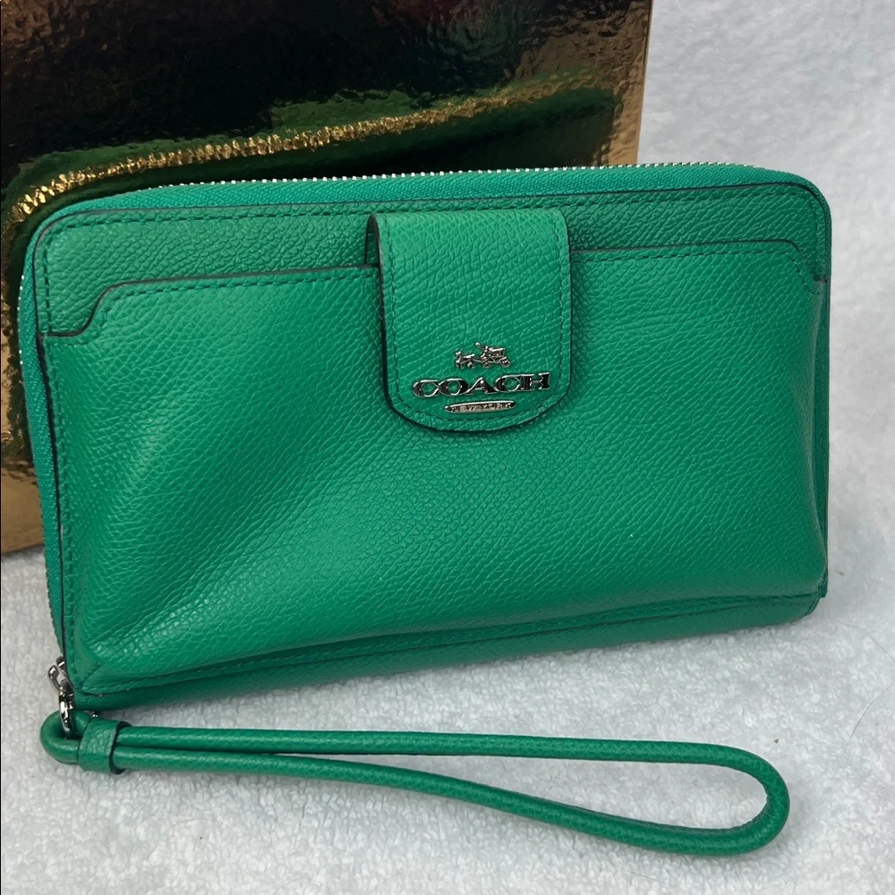 Coach Vibrant Green Leather Wristlet - Picture 2 of 8